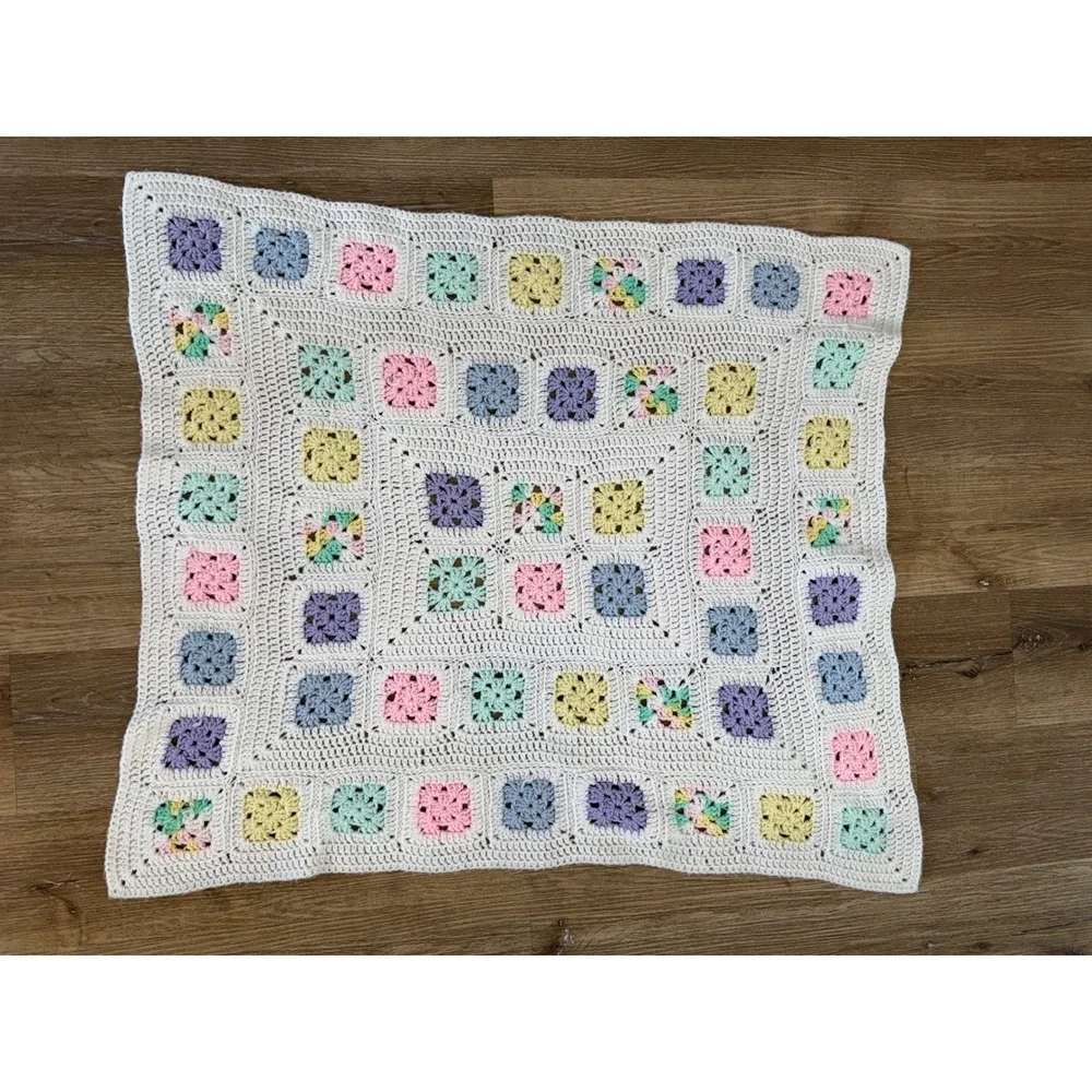 Handmade Pastel Granny Square Crochet Baby Blanket Kids OS White Multi Afghan